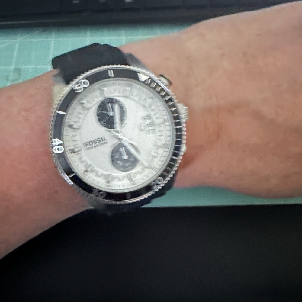 Fossil Men’s Machine Chronograph worn a few times (needs new watch battery)